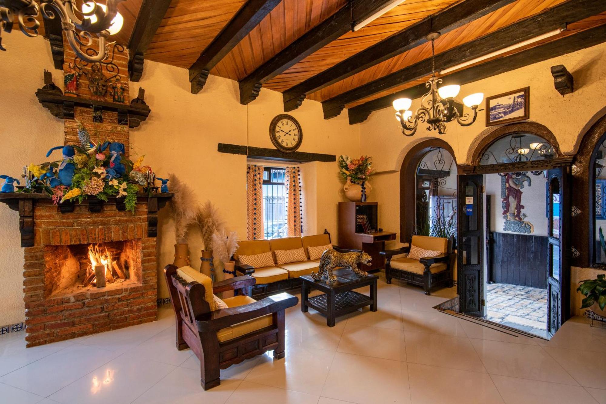 Hotel Palacio De Moctezuma San Cristóbal de Las Casas Dış mekan fotoğraf